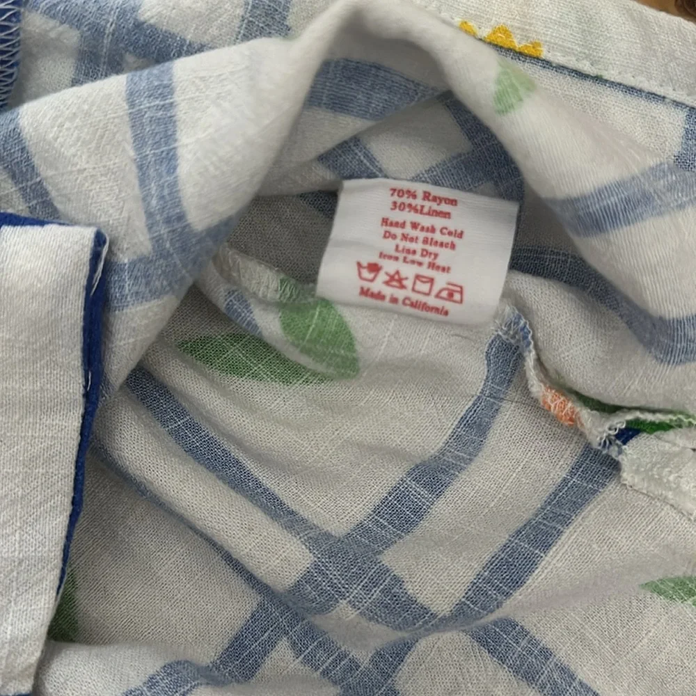 Birthday girls says gah! Lisa says gah size small floral button up top - Picture 6 of 6